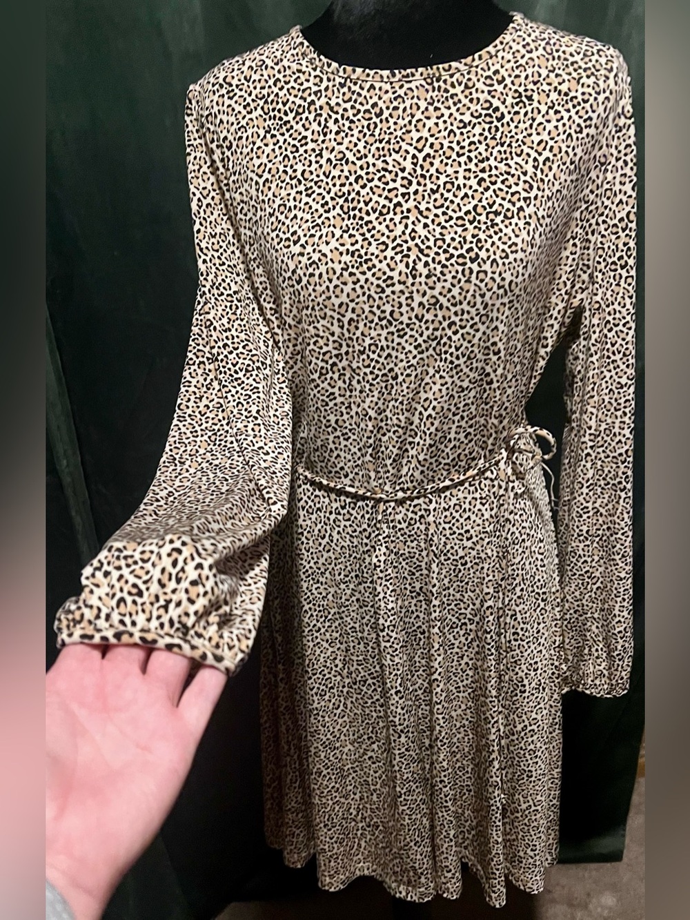NWT- Banana Republic - Long Sleeve Leopard Print Midi Dress in Tan/Cream - Picture 2 of 5